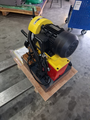 Станок для заточки токарных резцов MR-M3