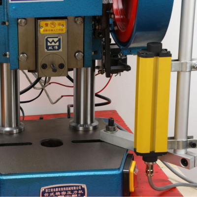 Пробивной пресс JB04-2T LBS